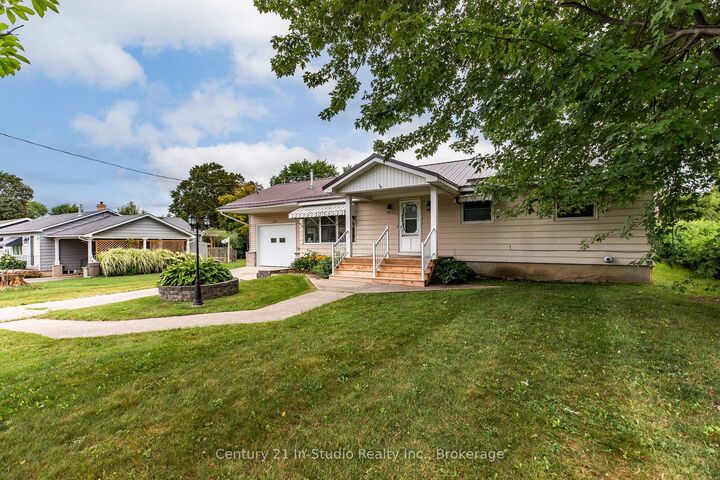 Property Photo: 371 Hunter Street ON N0H 2T0