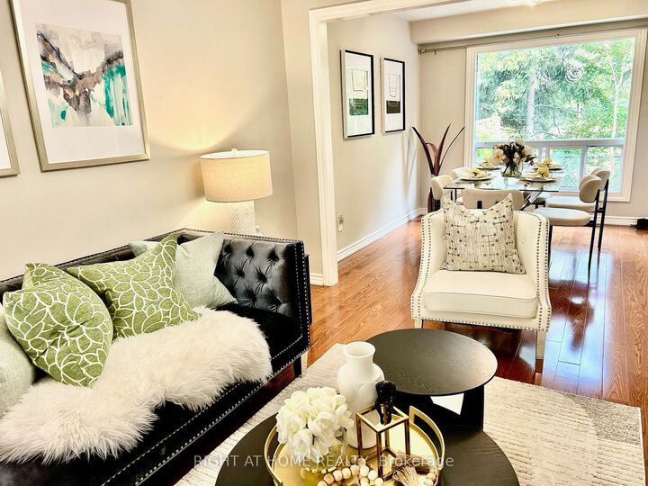 Property Photo: 32 Heathcliffe Square ON L6S 5P7
