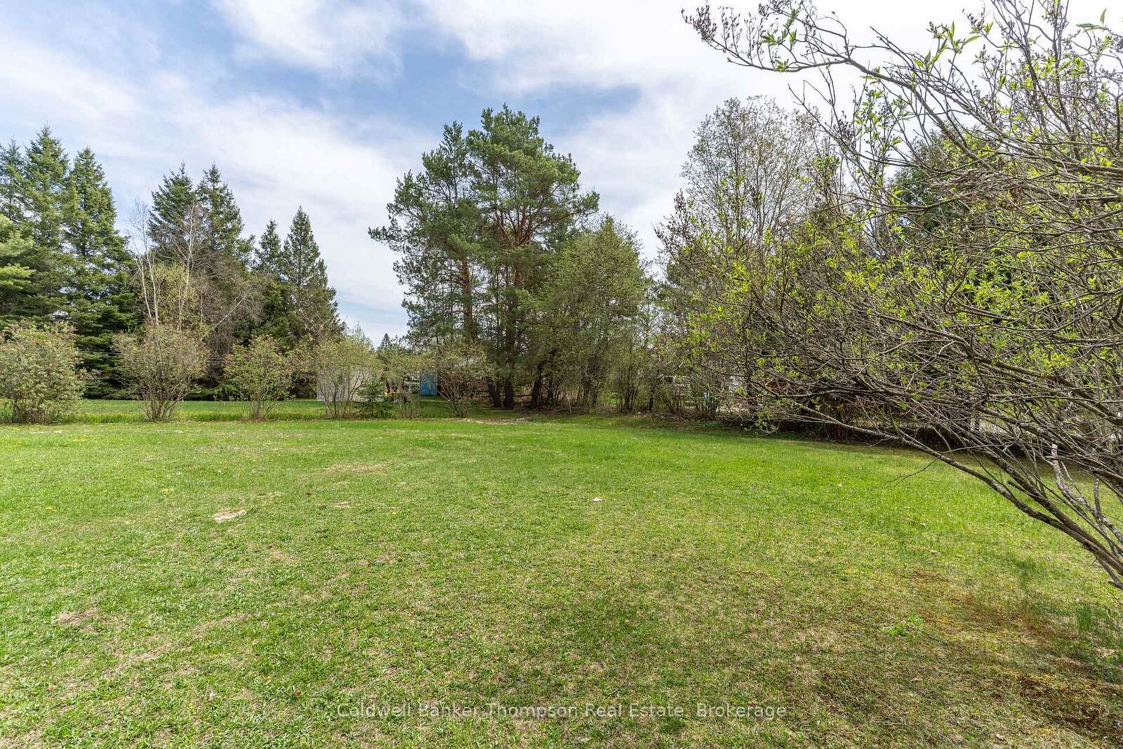 Photo de la propriété: 370 Ravenscliffe Road ON P1H 1L7