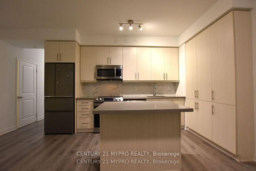 Property Photo:  75 Oneida Crescent 401  ON L4B 0G9 
