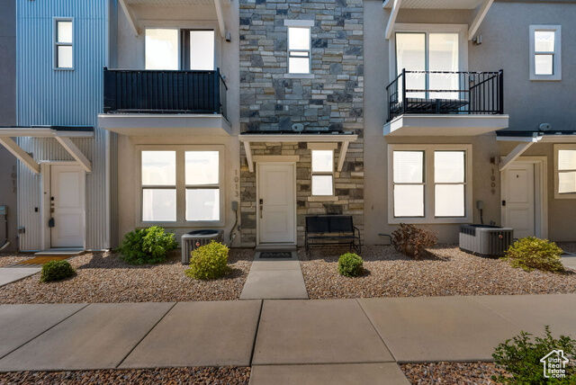 Property Photo: 1013 S 2740 E UT 84660