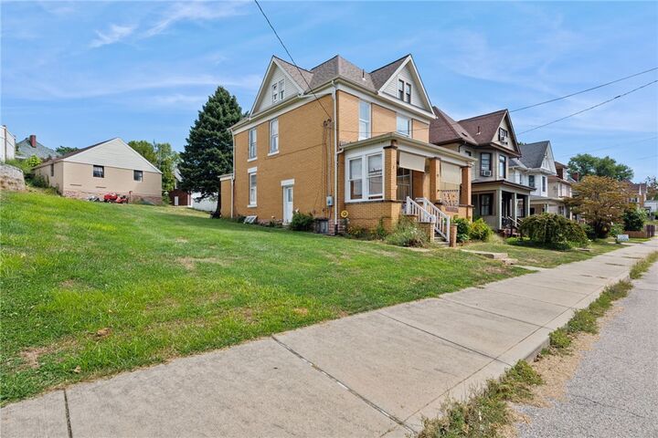 Property Photo: 726 Grant Ave PA 15642