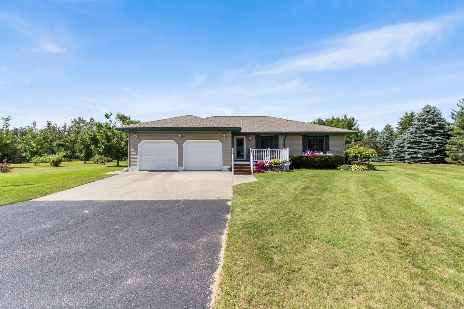 Property Photo: 2564 Camp Ten Road MI 49730