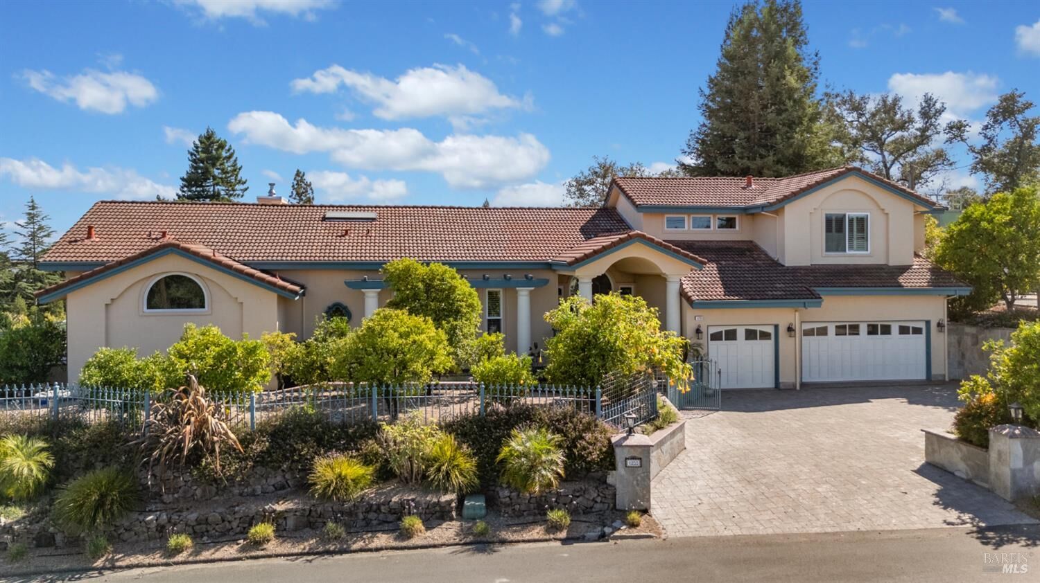 Property Photo: 1253 Wikiup Drive CA 95403