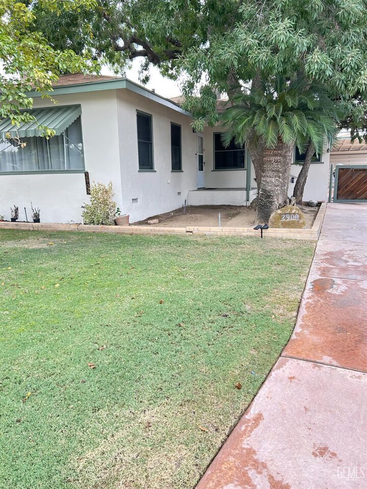 Property Photo:  2908 Morse Court  CA 93308 