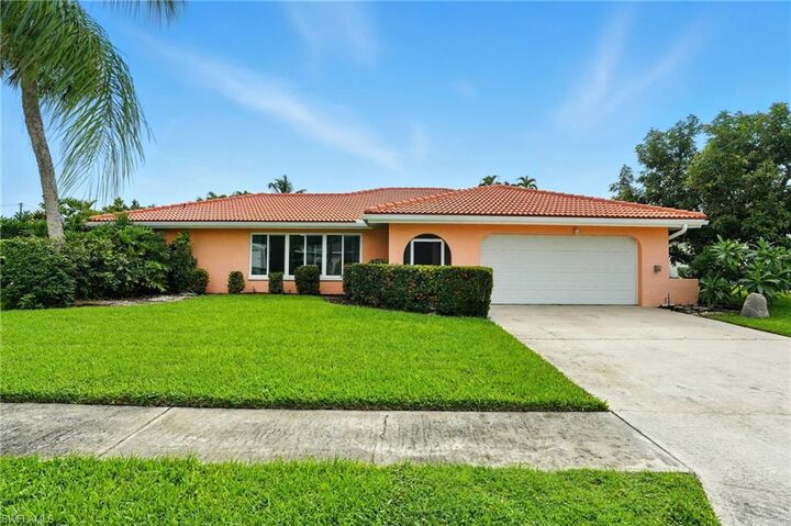 Property Photo:  4558 Vinewood Cir  FL 33903 