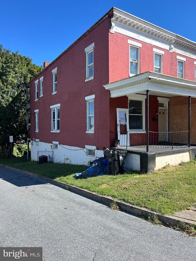 Property Photo:  2028 Briggs Street  PA 17103 