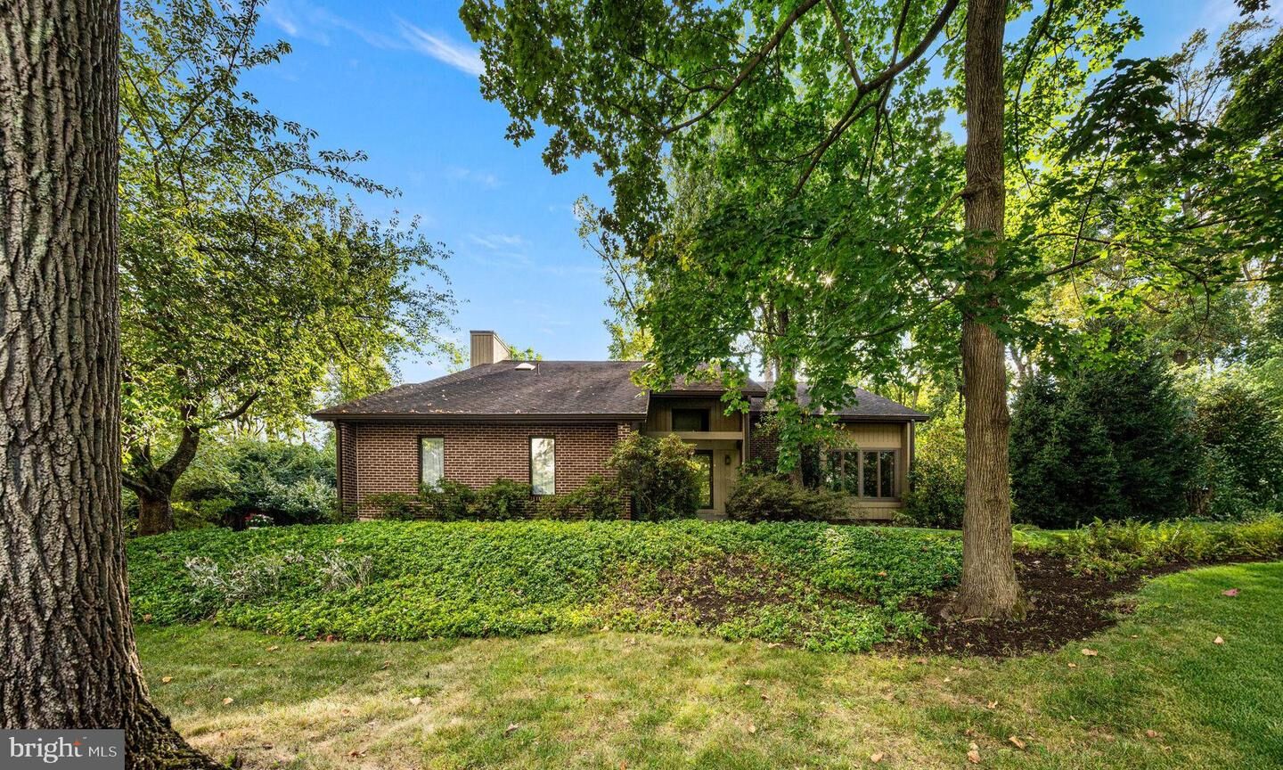 Property Photo:  641 Thorncroft Drive  PA 19380 