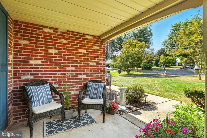 Property Photo:  236 Oak Hill Drive  PA 19040 