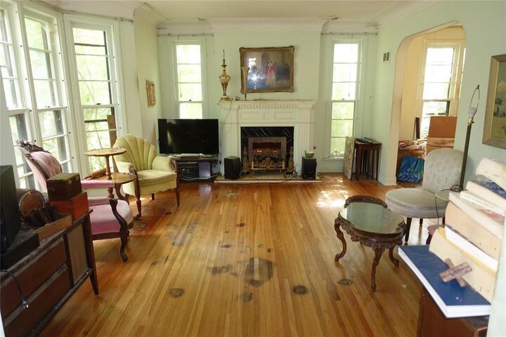 Property Photo: 63 Crawford Avenue MB R2H 1X4