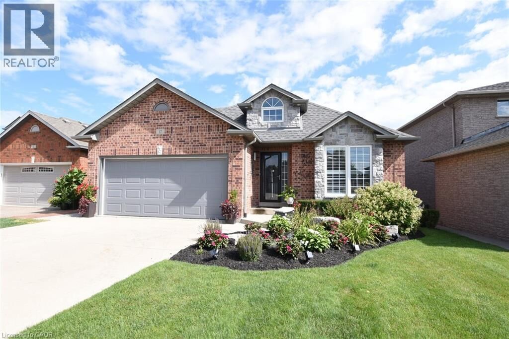 Property Photo:  17 Durrell Court  ON L9A 5H5 