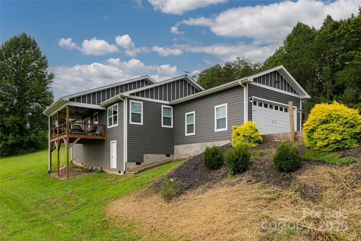 Property Photo:  28 Highcrest Drive  NC 28748 