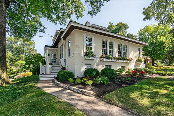 Property Photo:  3246 Observatory Avenue  OH 45208 