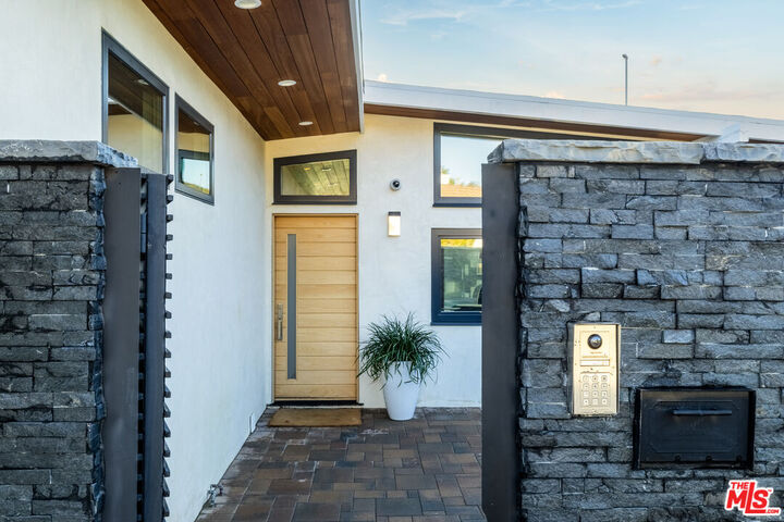 Property Photo: 2740 Nichols Canyon Rd CA 90046