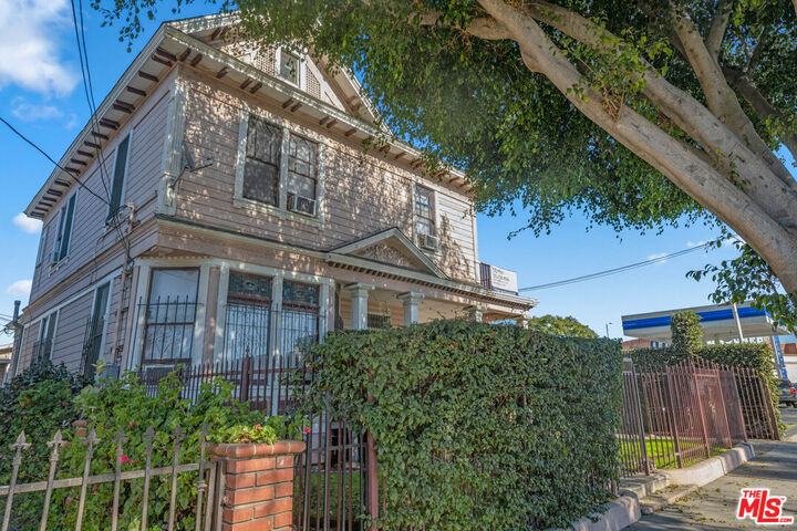 Property Photo: 1223 W 23rd St CA 90007