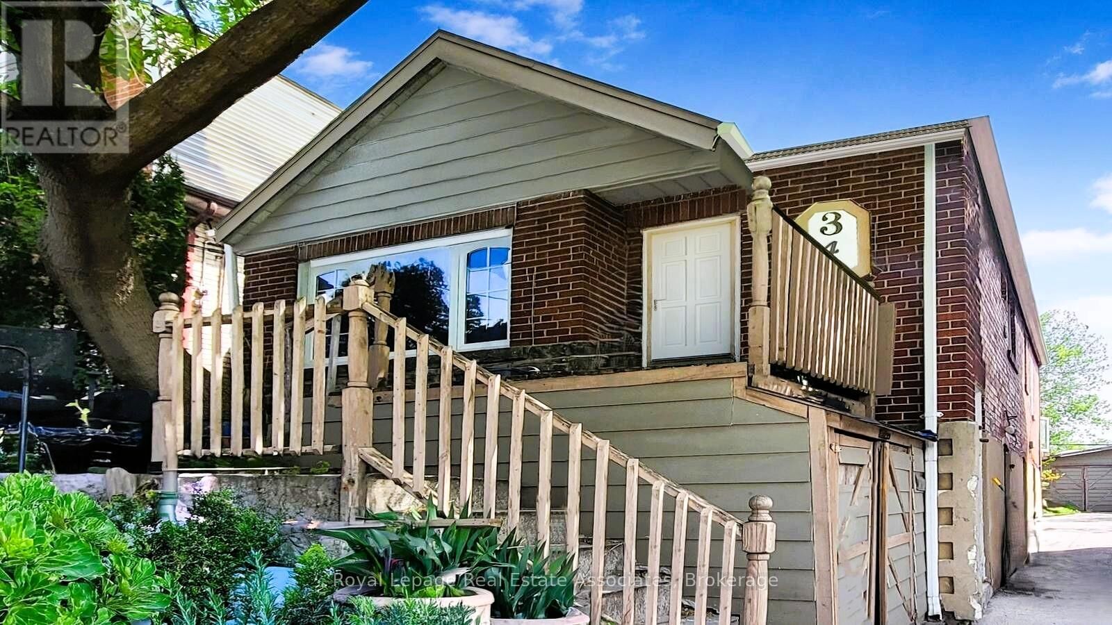 Photo de la propriété: 343 Kane Avenue ON M6M 3N9