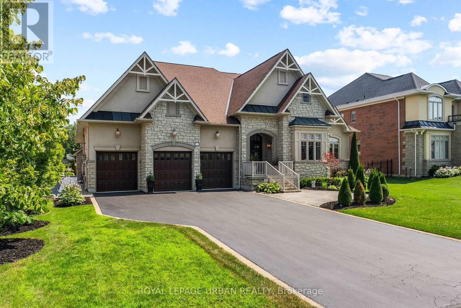Property Photo: 15 Country Club Crescent ON L9P 0B8