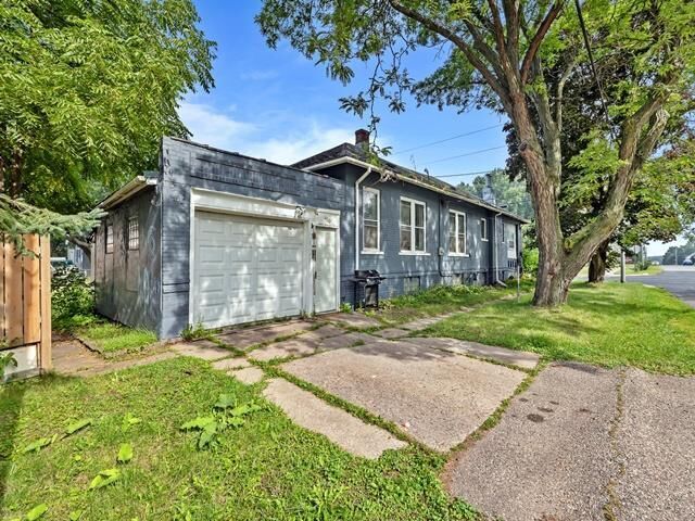 Property Photo:  400 West Arnold Street  WI 54449 
