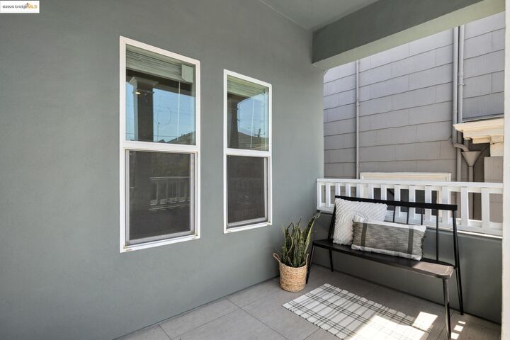 Property Photo:  864 Arlington Ave  CA 94608 