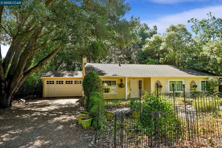 16 Stanley Ct  Lafayette CA 94595 photo