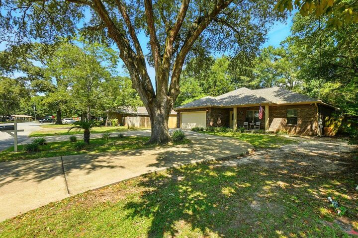 Property Photo: 1310 Texas Parkway FL 32536