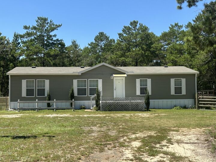 Property Photo: 203 Delaware Road FL 32433