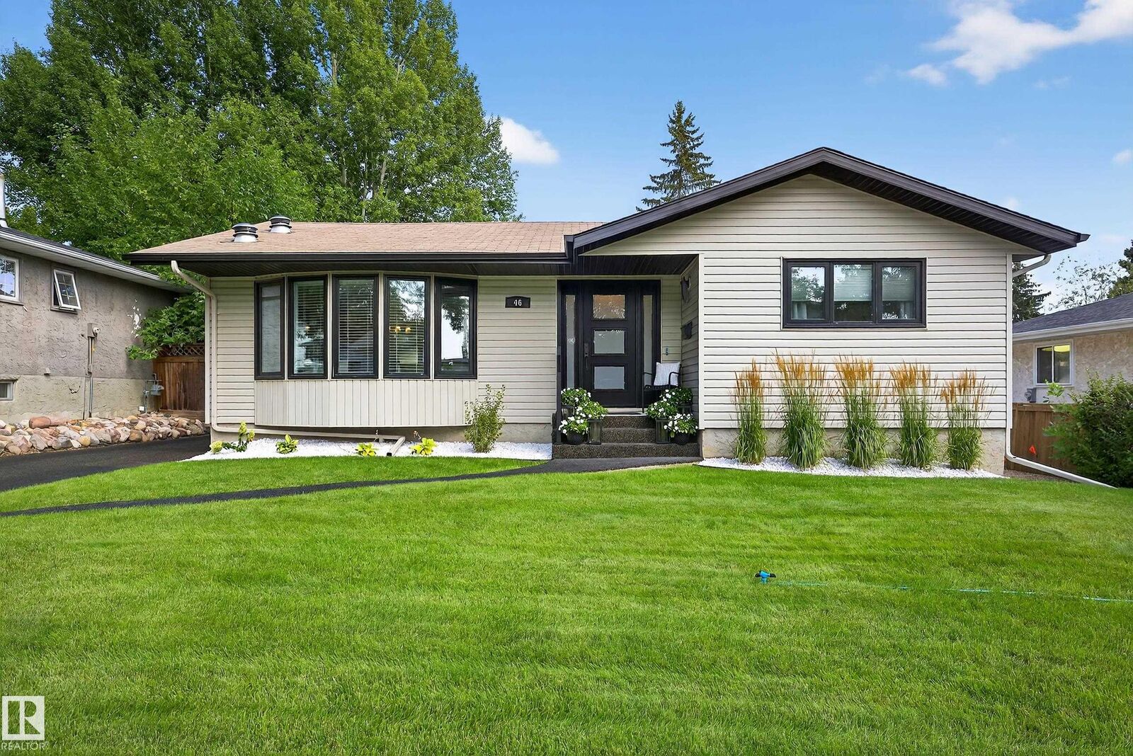 Property Photo: 46 Glengarry Crescent AB T8A 3A2