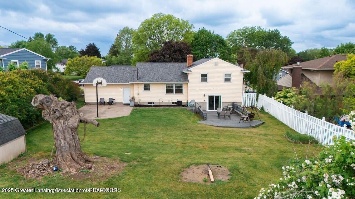 Property Photo:  515 Chanticleer Trail  MI 48917 
