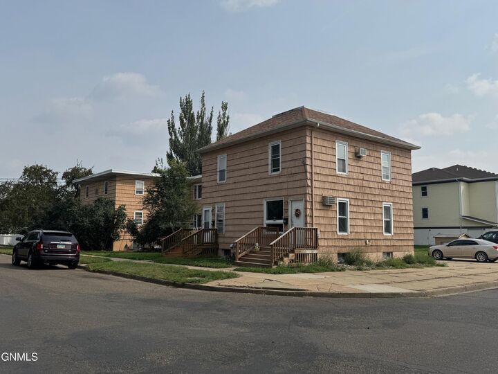 Property Photo:  536-550 1st St E Street E  ND 58601 