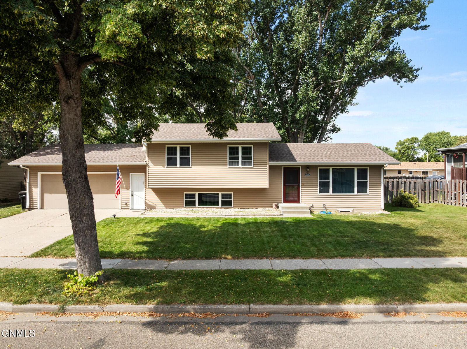 Property Photo:  1300 Pocatello Drive  ND 58504 