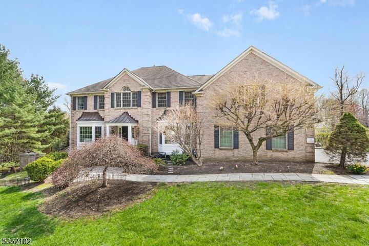16 Beacon Hill Dr  Chester Twp. NJ 07930 photo