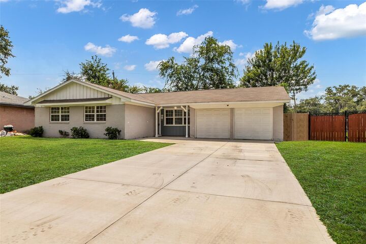 Property Photo: 13206 Hollypark Drive TX 77015