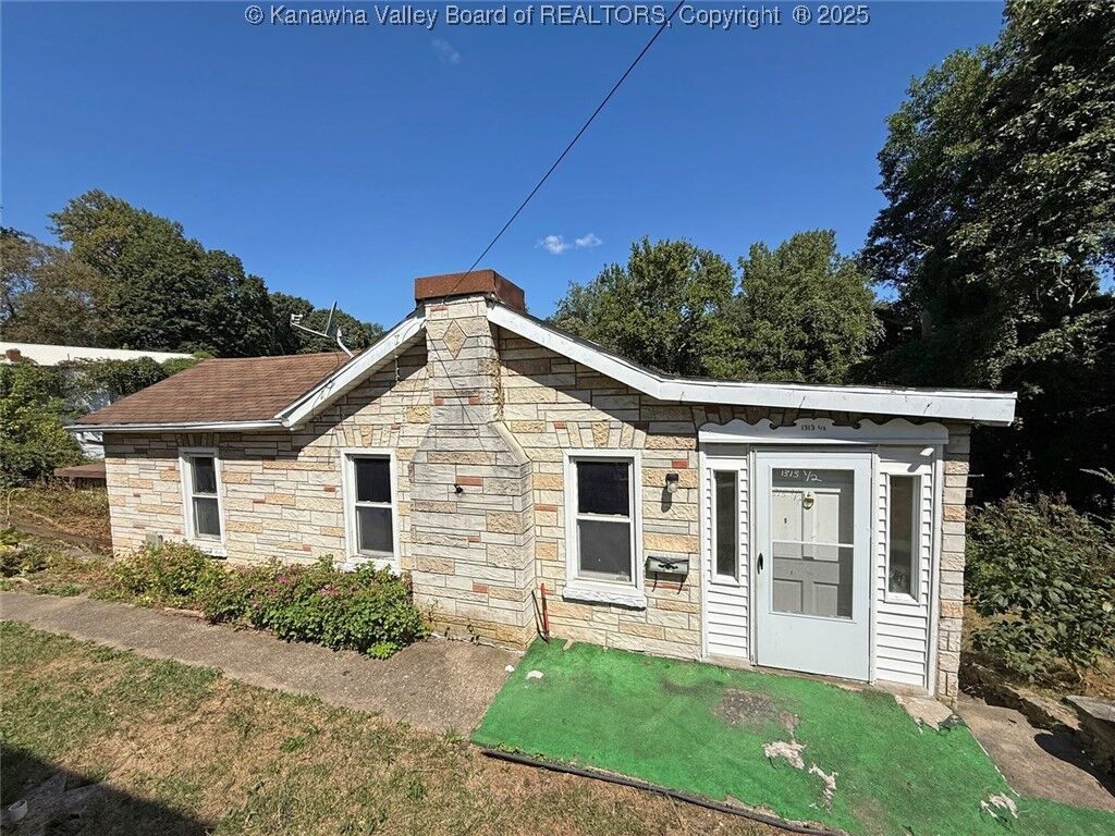 Property Photo: 1313 1/2 Camden Drive WV 25302