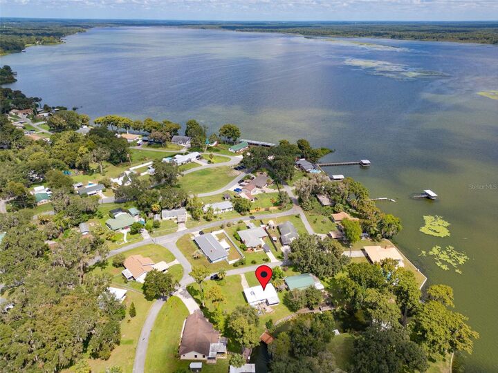 Property Photo: 810 Cr 457 FL 33538