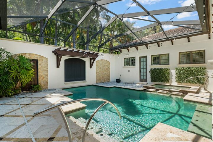 Property Photo:  4812 Alexandra Garden Court  FL 34786 