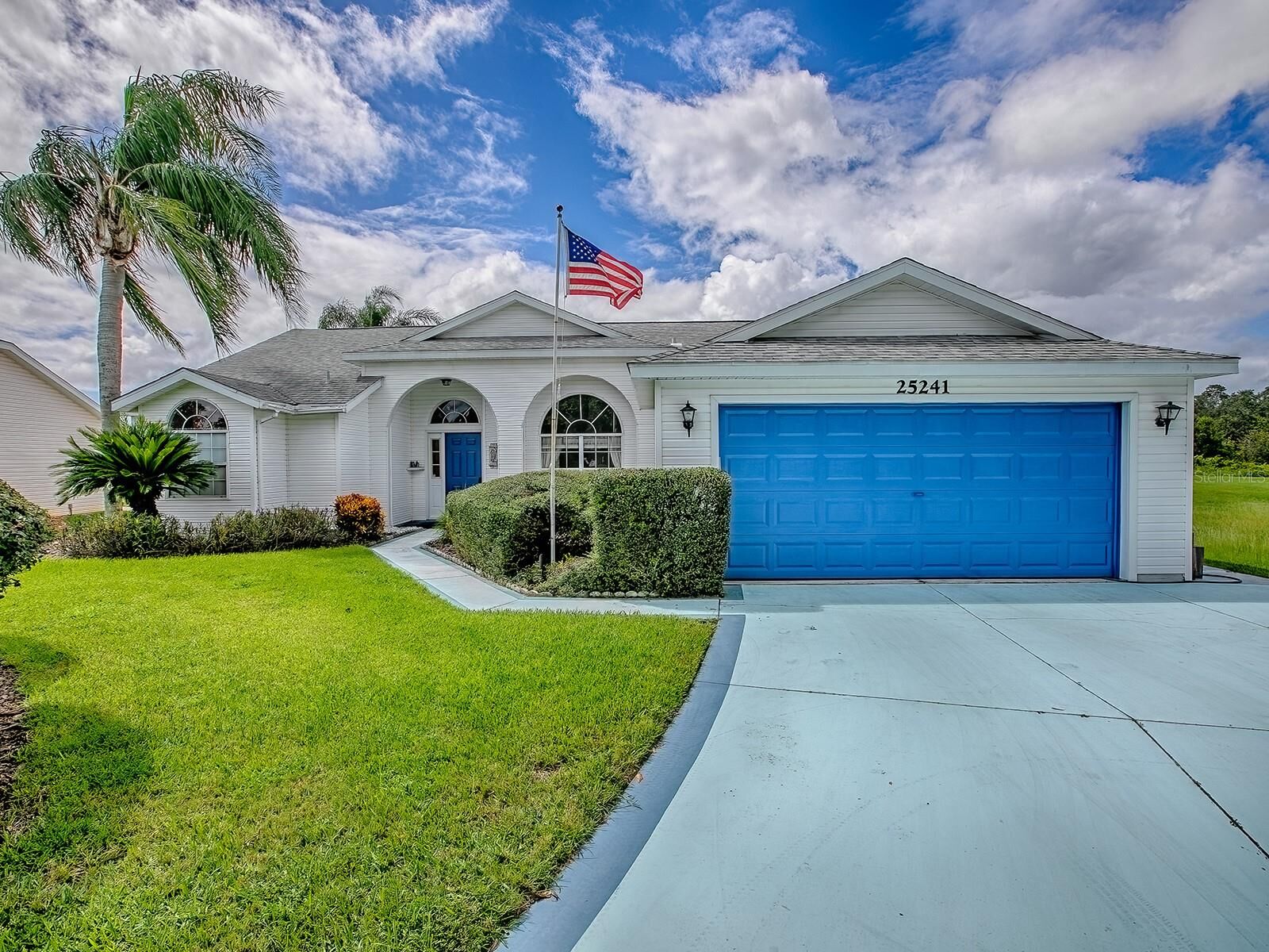 Property Photo: 25241 Lost Oak Circle FL 34748