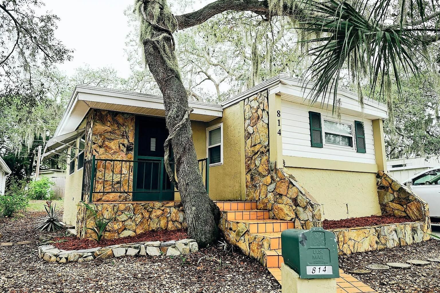 Property Photo: 814 Elkan Drive FL 34689