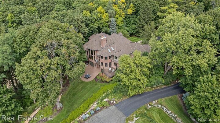Property Photo:  7181 Hillside Drive  MI 48346 1432 