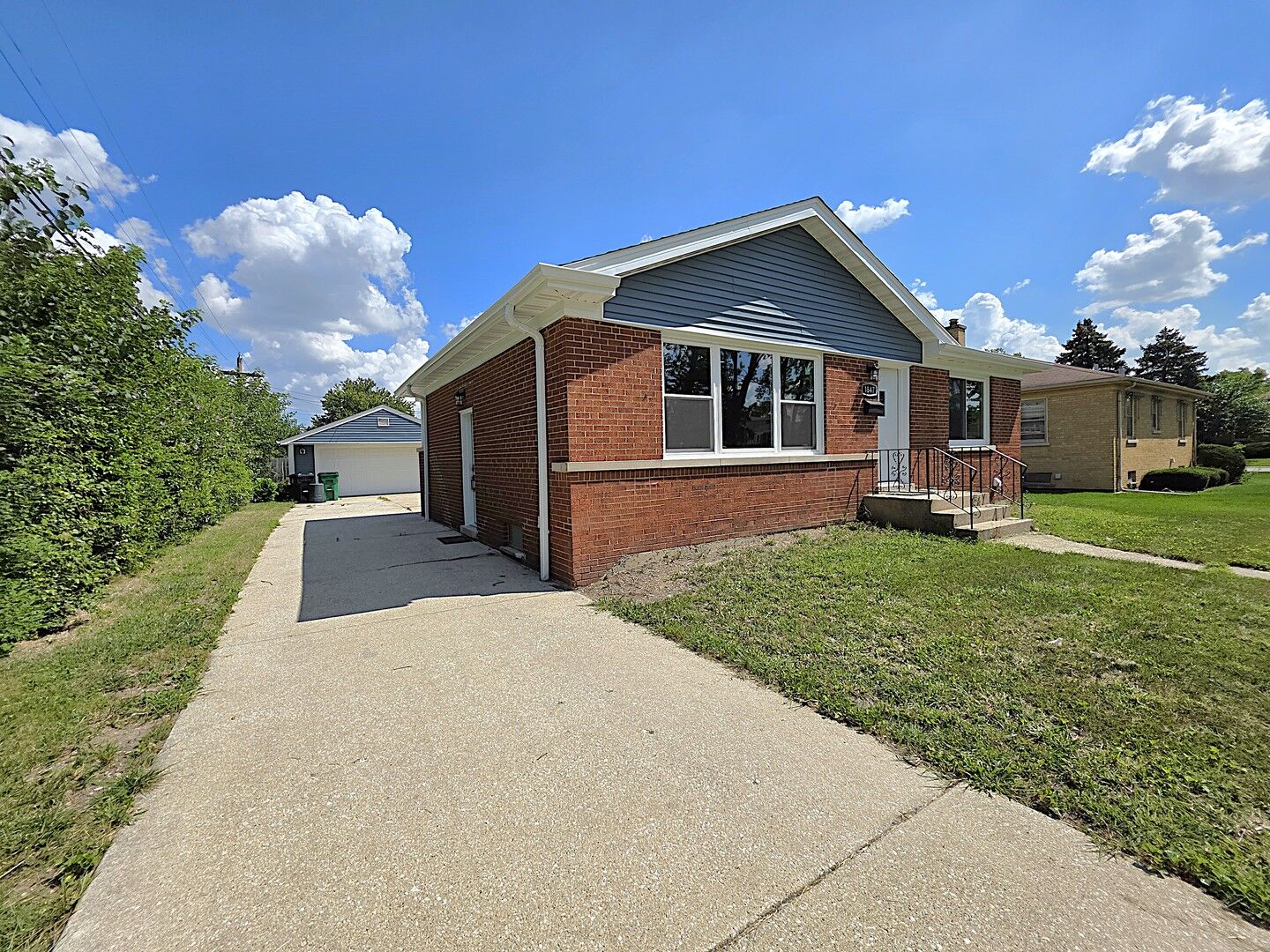 Property Photo: 1847 Boeger Avenue IL 60154