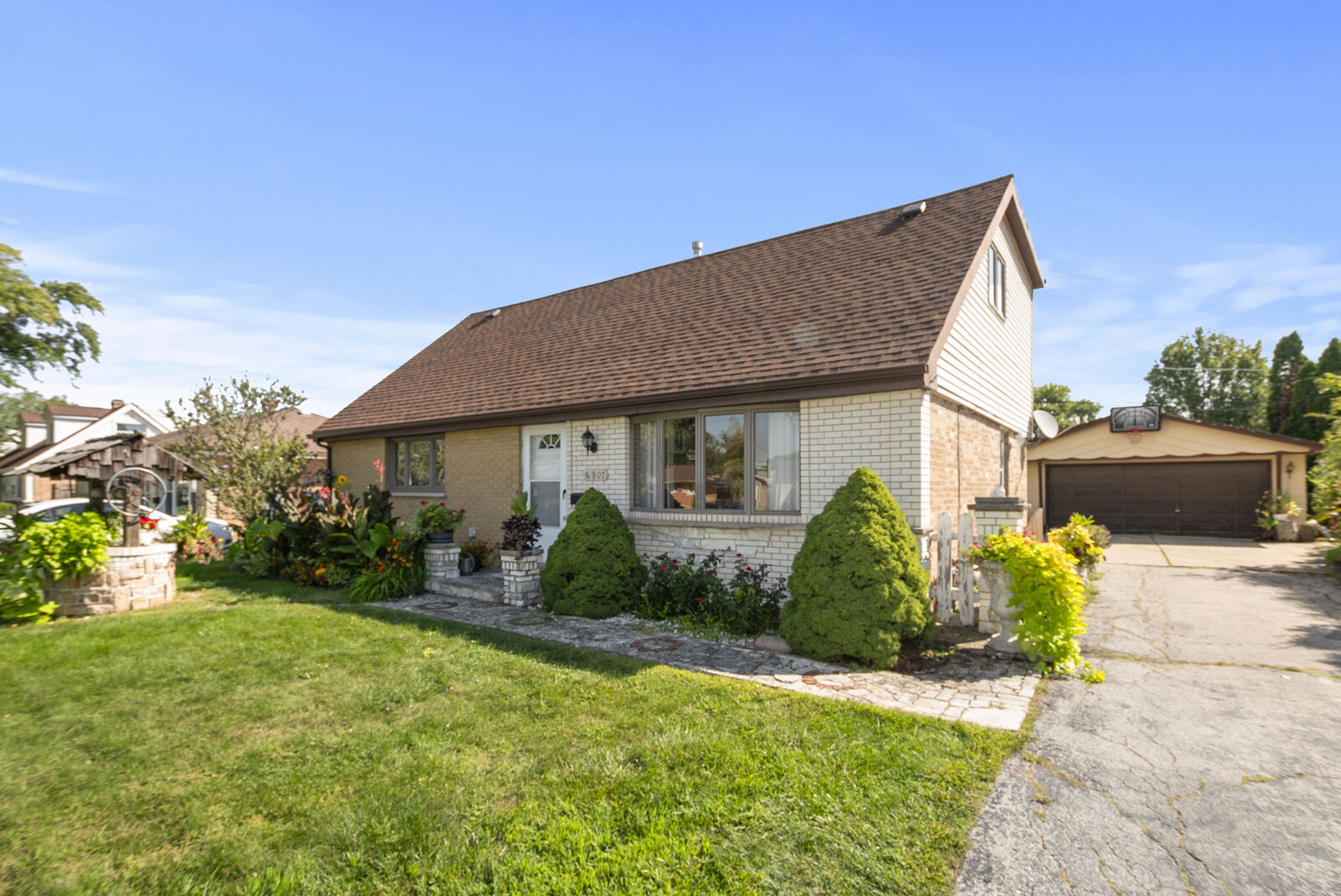 Property Photo: 8907 Saratoga Drive IL 60455