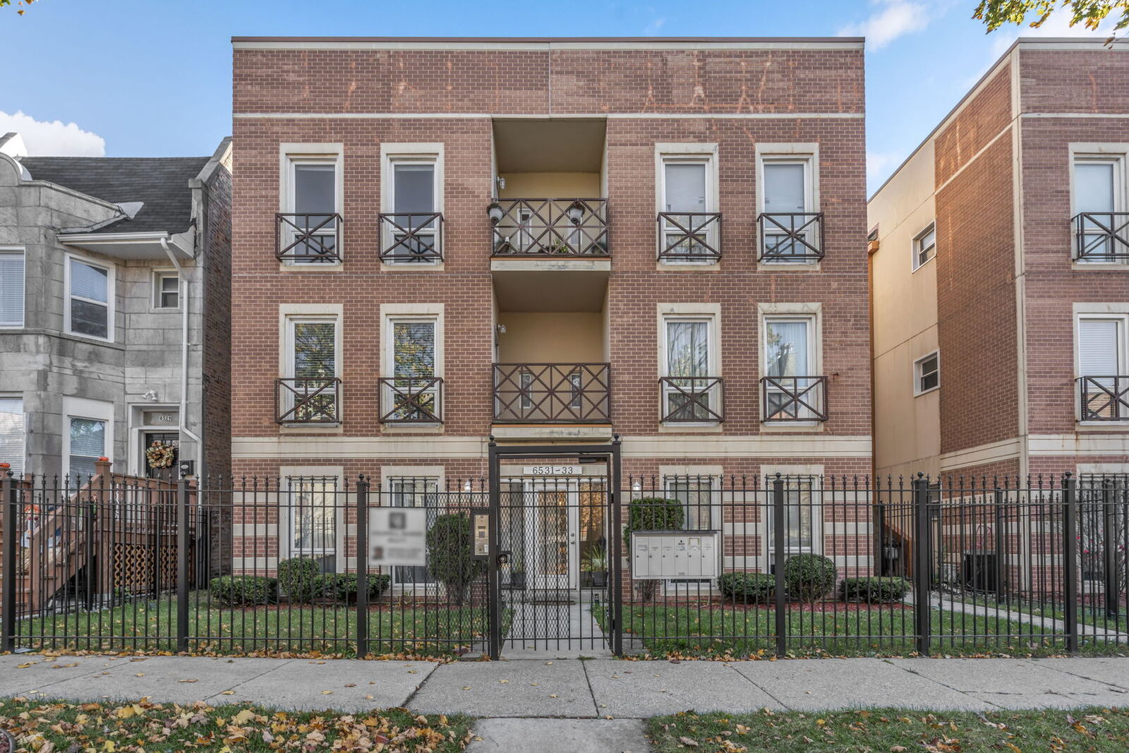 Property Photo: 6531-33 S Woodlawn Avenue 1S IL 60637