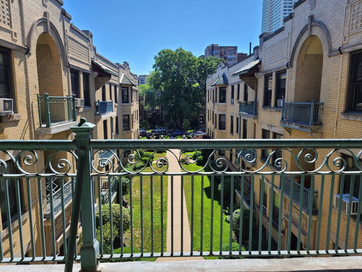 Property Photo: 5520 S Cornell Avenue 3N IL 60637