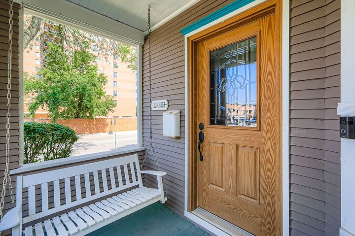 Property Photo: 105 S Vail Avenue IL 60005