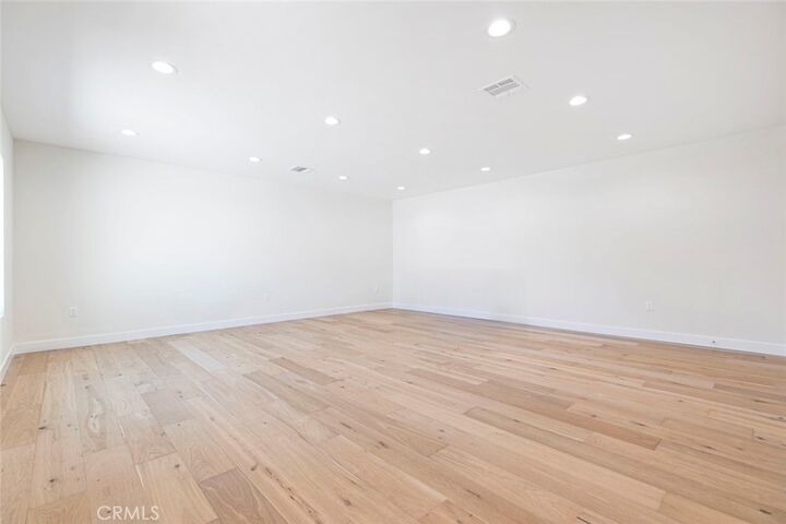 Property Photo:  10446 Woodley Avenue  CA 91344 