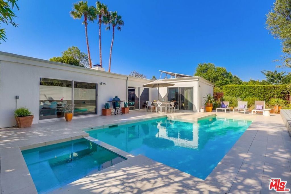 Property Photo: 7706 Chandelle Place CA 90046