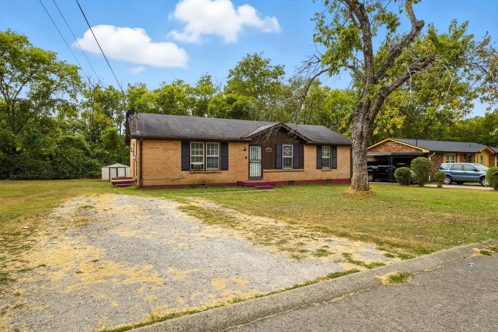 Property Photo: 621 Baldwin Ct TN 37207