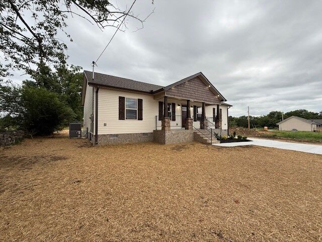 Property Photo: 329 Dover St TN 37160
