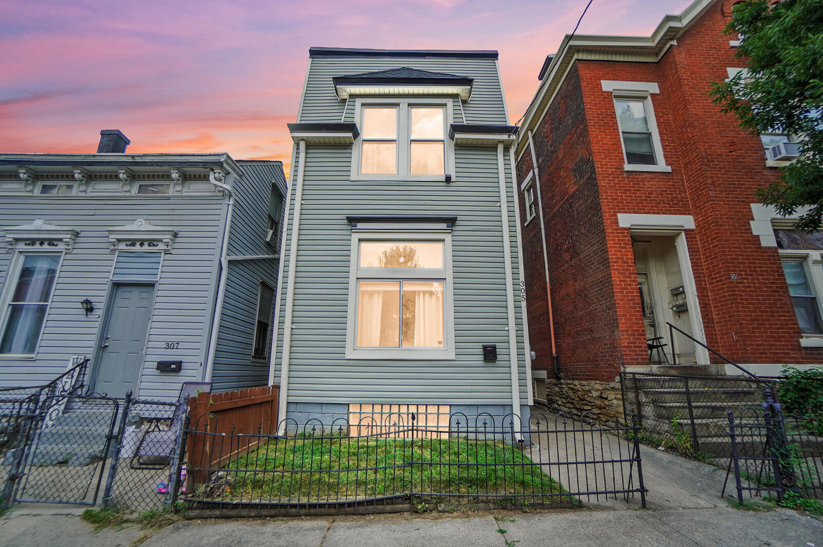 Property Photo:  305 W 10th Street  KY 41071 