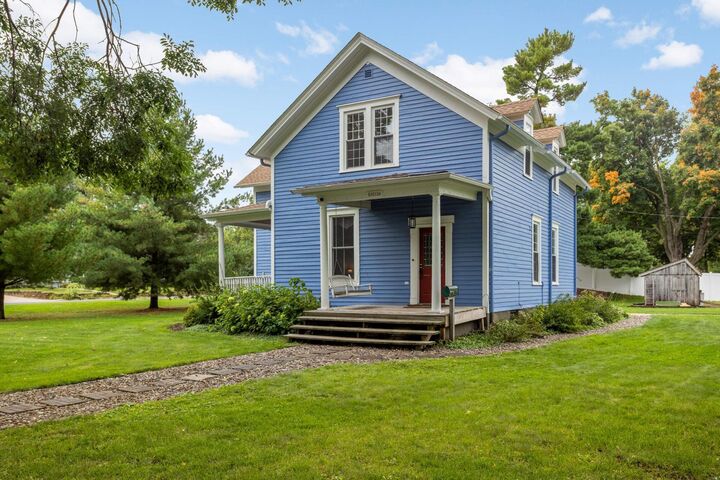 Property Photo:  816 Eddy Street  MN 55033