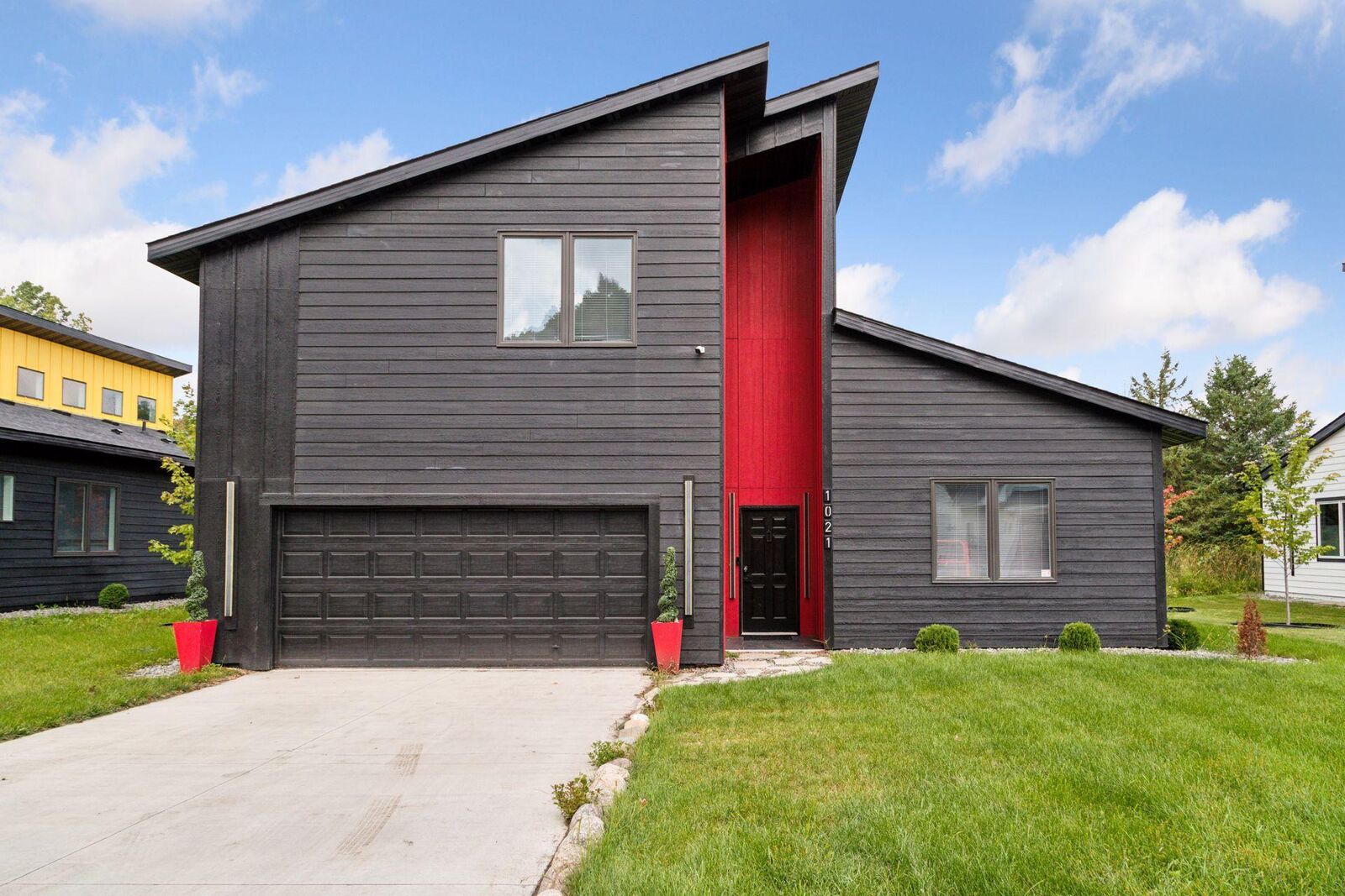 Property Photo:  1021 Gardner Street E  MN 55391 